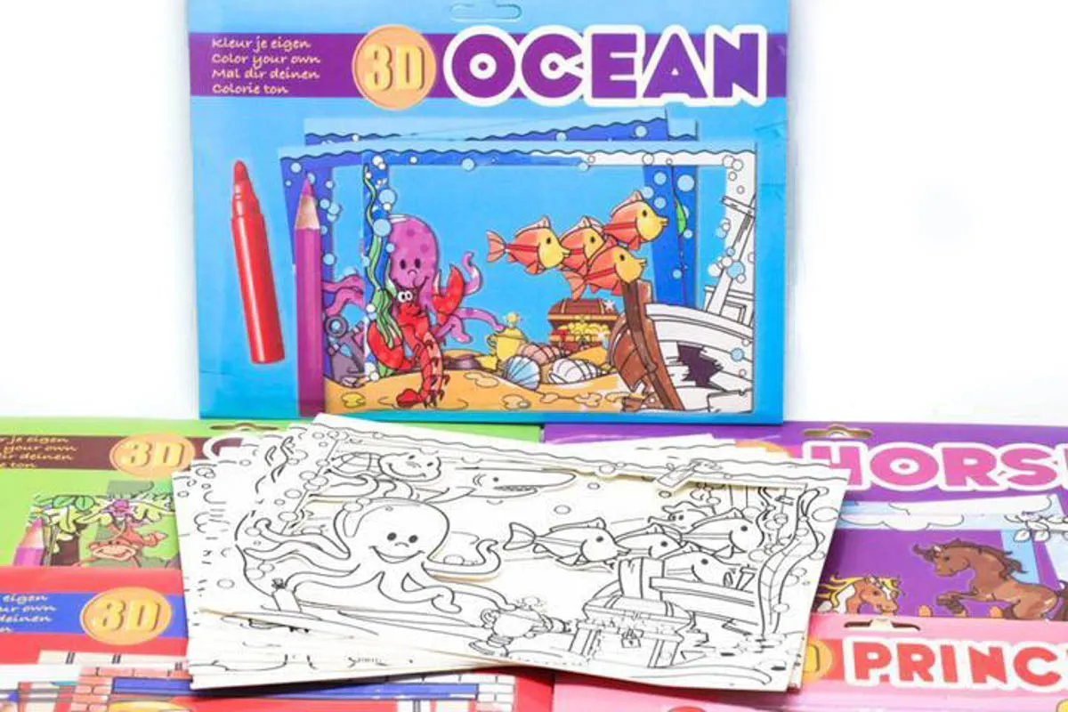 8 Piece 3D Colouring Cards Set