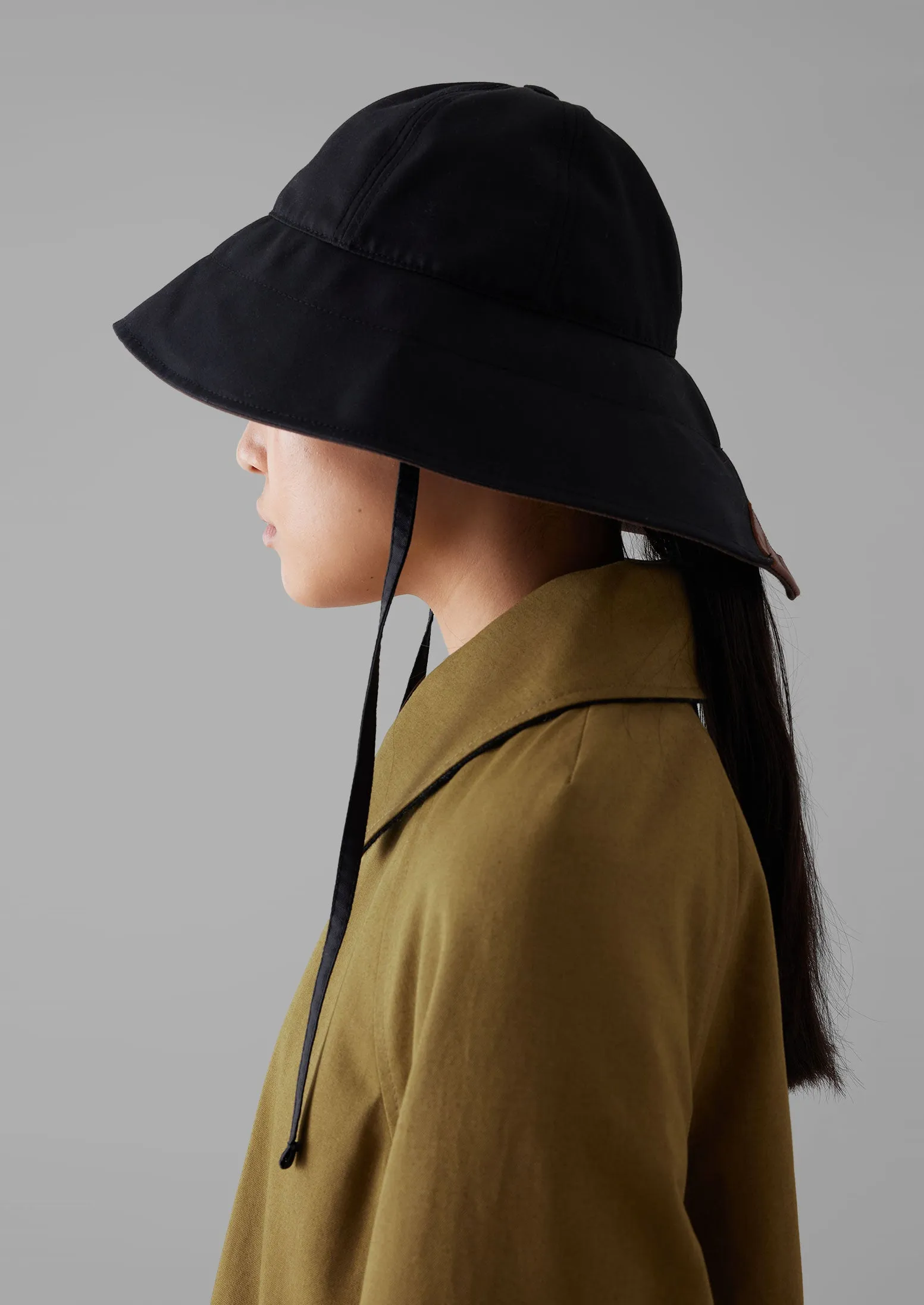 Beton Cire Contrast Rain Hat | Black/Brown