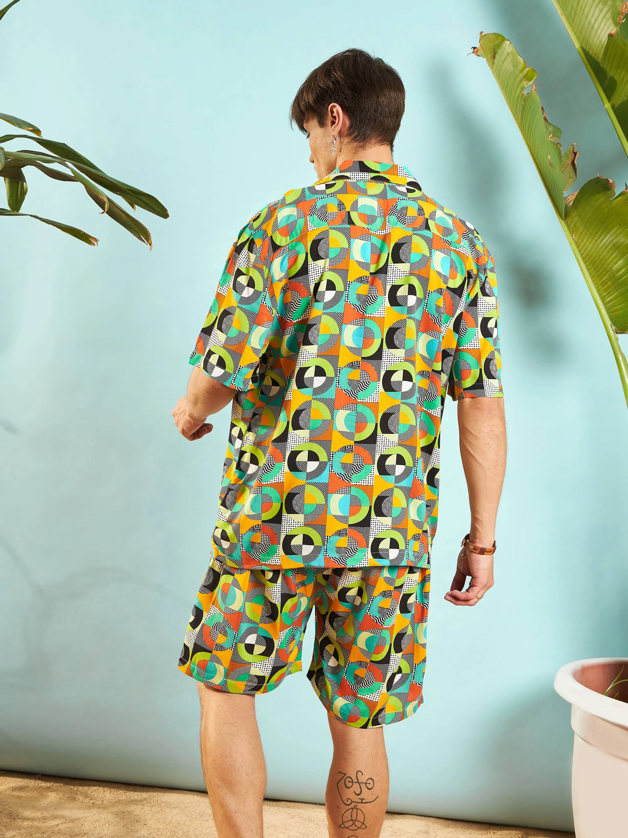 Men Green Multi Colour Geometric Shirt With Shorts