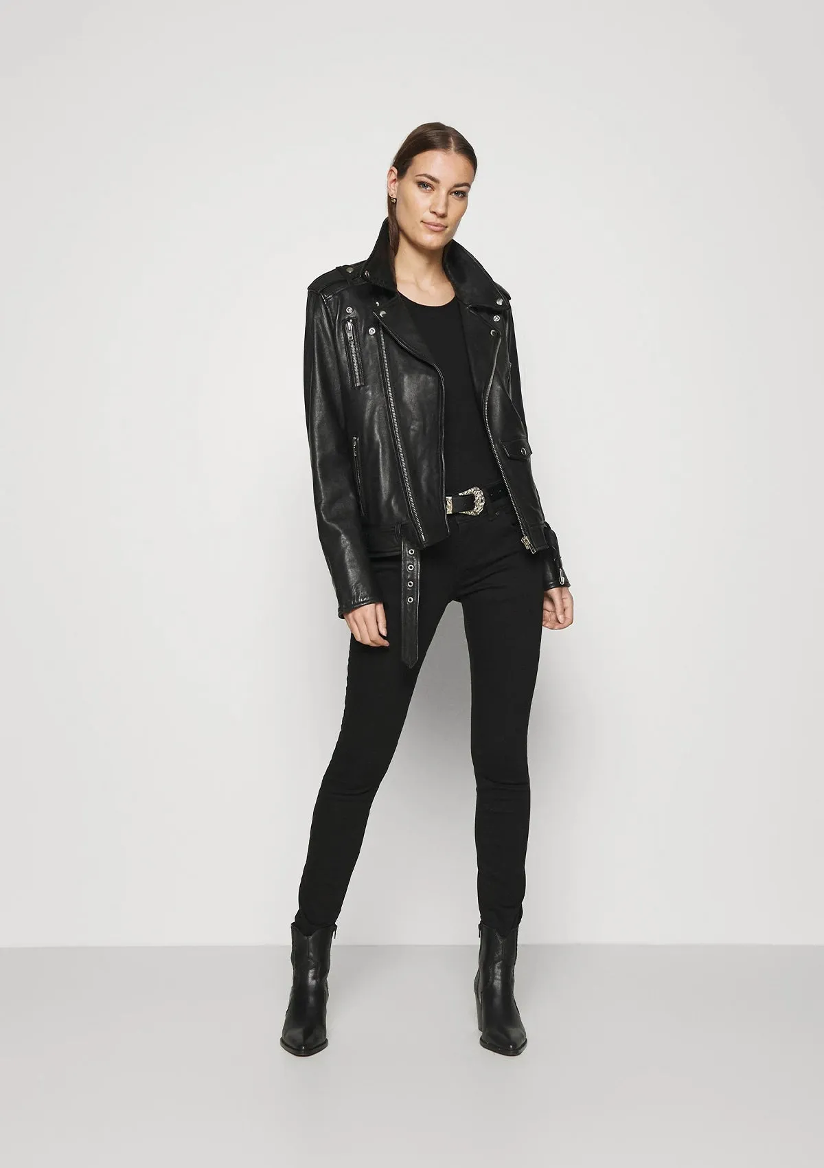 Molly M Black to Black Mid Rise Slim